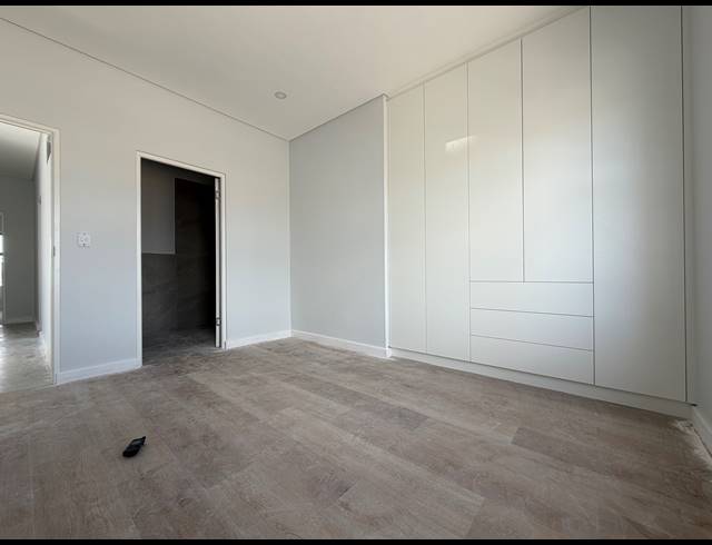 5 BEDROOM HOUSE FOR SALE IN SANDOWN
